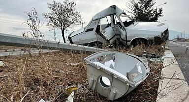 Afyonkarahisar'da elektrik direğine çarpan otomobil sürücüsü yaralandı