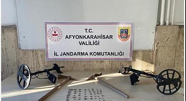 Afyonkarahisar'da kaçak kazı yapan 5 şüpheli yakalandı