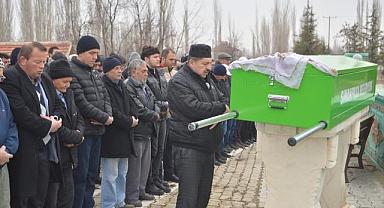  Denizli'de eşi tarafından bıçaklanarak öldürülen kadının cenazesi defnedildi