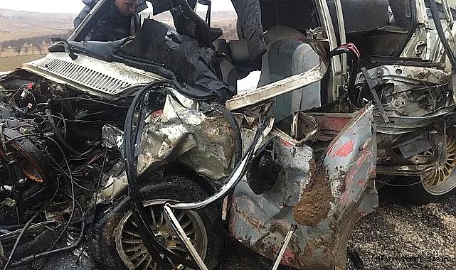 Dinar'da trafik kazası: 2 ölü 2 yaralı