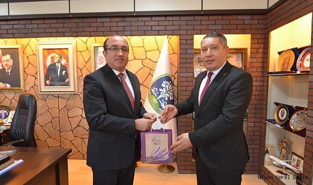 VEYSEL TOPÇU'DAN BELEDİYE BAŞKANI DR. MUSTAFA ÇÖL'E ZİYARET
