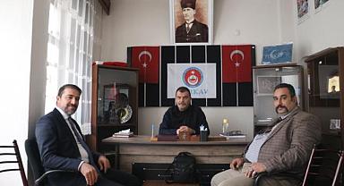 Dr. Ersan Özgür, TÜRKAV’ı ziyaret etti