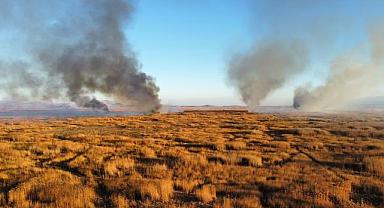 Eber Gölü'ndeki kamışlık alanda çıkan yangın söndürüldü