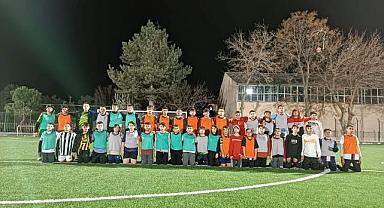 Emirdağ Belediyesi Gençlik Merkezi Ara Tatilde de Yoğun İlgi Görüyor