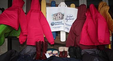 Emirdağ Belediyesinden Çocuklara Mont ve Bot Yardımı