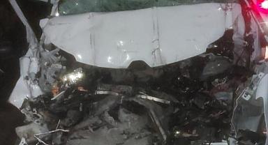 İki kamyonetin çarpıştığı kazada 1 kişi öldü, 3 kişi yaralandı