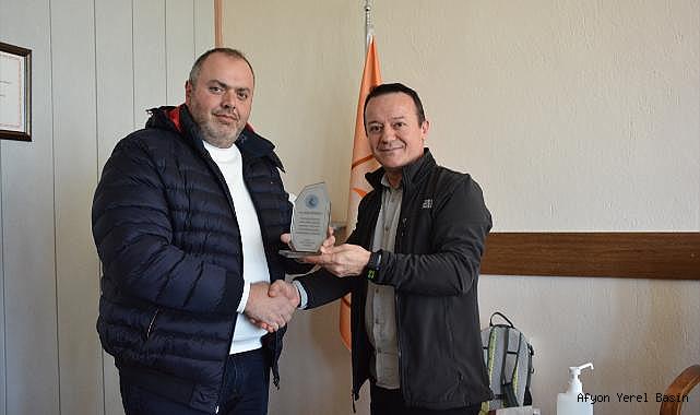 İş Adamı Halil Alimoğlu İscehisar Meslek Yüksek Okuluna Cihaz Desteği sağladı.