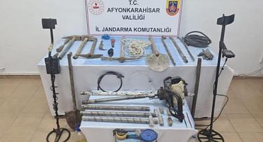 JANDARMA KAÇAK KAZI YAPAN 2 KİŞİYE SUÇ ÜSTÜ YAPTI. 