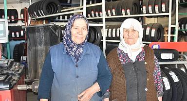 Lastik tamircisi Vesile Nine çırağı olan gelinine işi devretti