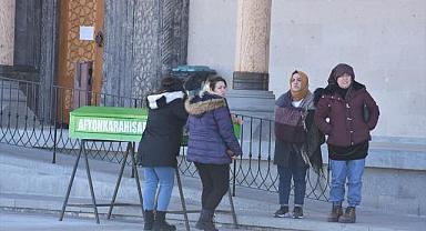 Manisa'da birlikte yaşadığı kişi tarafından öldürülen kadının cenazesi defnedildi