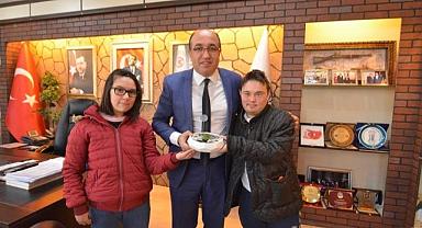 MİNİKLERİMİZDEN BAŞKAN DR. MUSTAFA ÇÖL’E ZİYARET