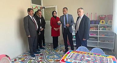 Nihat Sarı, Yeni açılan Sosyal Dayanışma Merkezini ziyaret etti