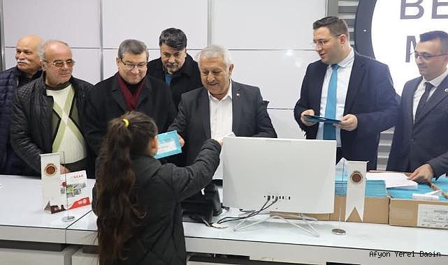 ÖĞRENCİ DOSTU BAŞKAN´DAN BURS YARDIMI