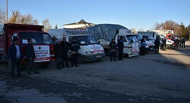 AFYONKARAHİSAR BELEDİYESİ BÖLGEYE 1 TIR 8 KAMYONET YARDIM GÖNDERDİ