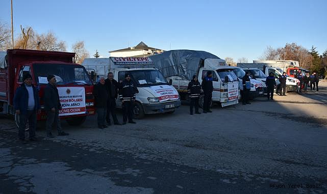 AFYONKARAHİSAR BELEDİYESİ BÖLGEYE 1 TIR 8 KAMYONET YARDIM GÖNDERDİ