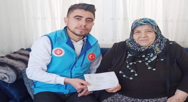 Afyonkarahisar'da bir kadın biriktirdiği umre parasını depremzedelere bağışladı