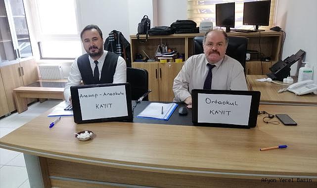 Afyonkarahisar'da depremzede çocukların okul kayıt ve nakil işlemleri yapılıyor