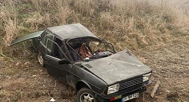 Afyonkarahisar'da şarampole devrilen otomobildeki 4 kişi yaralandı