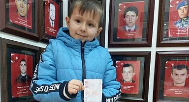 Afyonkarahisar'da şehit çocuğu kumbarasındaki harçlığını depremzedelere bağışladı