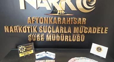 Afyonkarahisar'da uyuşturucu sattıkları iddiasıyla yakalanan 3 zanlı tutuklandı