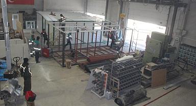 Afyonkarahisar Orman İşletme Müdürlüğü işçileri depremzedeler için konteyner üretiyor