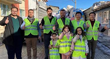 AGD DEPREMZEDE AİLELERİN YANINDA 