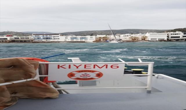 Bodrum'da denizde sürüklenen tekne, ekiplerce kıyıya yanaştırıldı