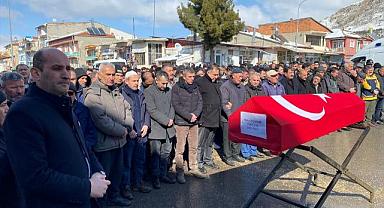 Depremde hayatını kaybedenler defnedildi.