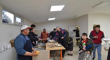 DEPREMZEDE KARDEŞLERİMİZE İKRAMLAR DEVAM EDİYOR