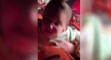 Enkaz altında kalan 6 yaşındaki Süleyman 88 saat sonra kurtarıldı