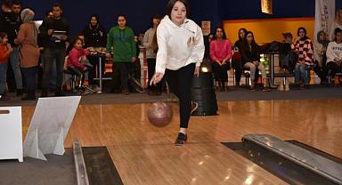 	GENÇLER ÖDÜLLÜ BOWLİNG TURNUVASI´NDA KIYASIYA YARIŞTI