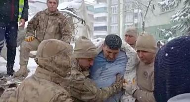 JAK Timlerinin Depremin Etkilediği 10 İldeki Arama Kurtarma Mesaisi Sürüyor