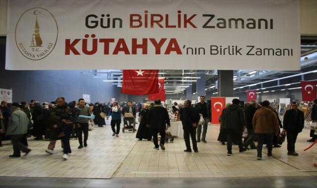Kütahya'da depremzedeler için düzenlenen kermeste 1 milyon 471 bin lira toplandı