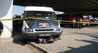 Manisa'da minibüs ile çarpışan motosikletin sürücüsü öldü 