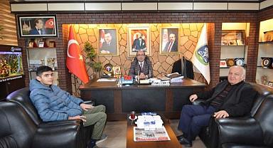 ÖĞRENCİ KARDEŞİMİZDEN BAŞKAN DR. MUSTAFA ÇÖL’E TEŞEKKÜR ZİYARETİ