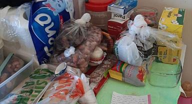 Öğrenciler, yurttaki odalarını paylaştıkları depremzedeleri bıraktıkları notlarla teselli etmeye çalıştı