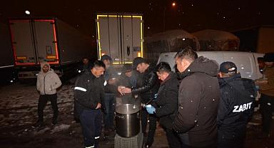 SANDIKLI BELEDİYESİN'DEN YOLDA KALAN MİSAFİRLERİMİZE ÇORBA İKRAMI YAPILDI