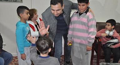 Sandıklı Kaymakamı Sülün, depremzedeleri ziyaret etti