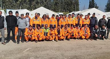 TEMİZLİK EKİPLERİ VAR GÜCÜ İLE DEPREM BÖLGESİNDE