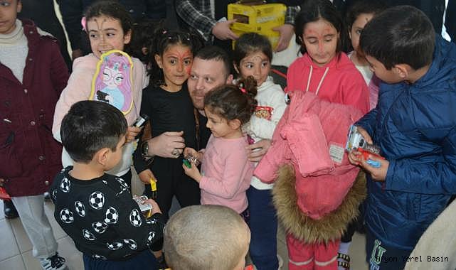 Ülkü Ocakları, depremzelerin yanında