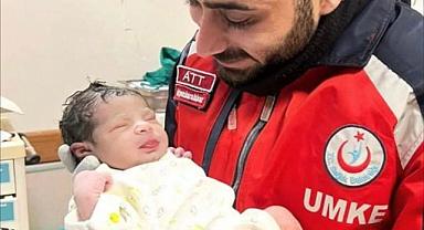 UMKE üyeleri, bir kişiyi daha hayatta tutmak için fedakarca çalıştı