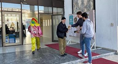 Üniversite öğrencileri yurtlarda misafir edilen depremzedelerin rahatı için çabalıyor