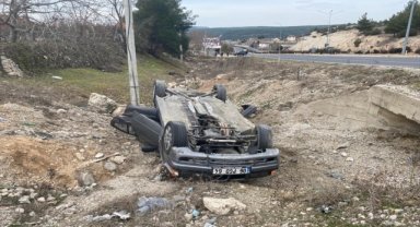 Uşak'ta iki otomobilin çarpışması sonucu 5 kişi yaralandı