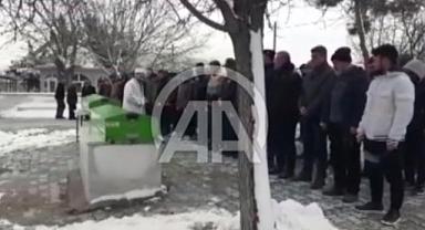 Yolcu otobüsünün devrilmesi sonucu ölenler defnedildi