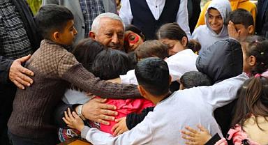 ZEYBEK BAŞKAN DEPREMZEDELERİ KALDIKLARI YURTTA ZİYARET ETTİ