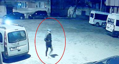 37 TANE ARACIN LASTİKLERİNİ BIÇAKLAYAN ŞAHIS YAKALANDI..