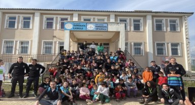 Adıyaman'da görevlendirilen polisler, depremzede çocuklarla vakit geçirdi