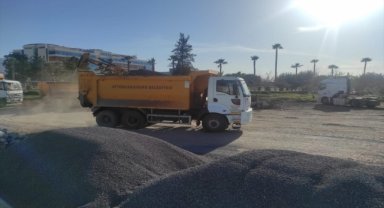 Afyonkarahisar Belediyesi deprem bölgesindeki çalışmalarına devam ediyor