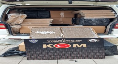 Afyonkarahisar'da 320 bin filtreli sigara kağıdıyla yakalanan 2 sürücü tutuklandı