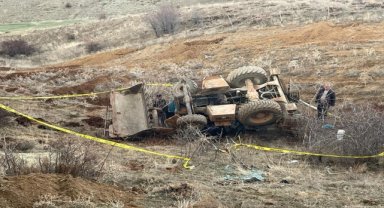 Afyonkarahisar'da engebeli arazide devrilen kepçenin operatörü öldü
